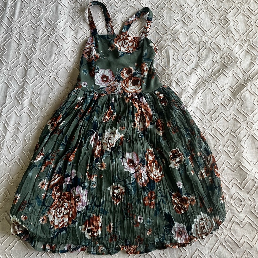 Super cute Xhilaration floral, and olive green dress